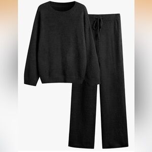 Women’s black plush lounge set. Size large NWT!
